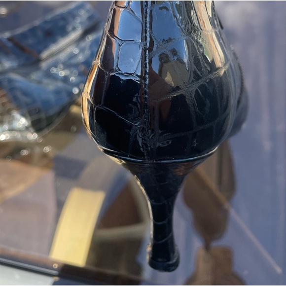 Stuart Weitzman - Patent Croc Ankle Boot Size 7 - Picture 9 of 9